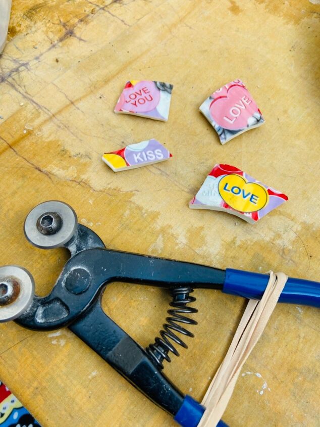 how to make a pretty keyring from old crockery, Wheeled tile nippers