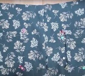 how to sew a half apron with pockets in 9 simple steps, Pinning the pockets in place ready to sew