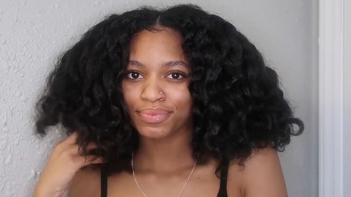 5 lazy natural hairstyles for stretched hair you can do in 5 minutes, Fluffing hair with fingers