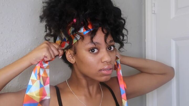 5 lazy natural hairstyles for stretched hair you can do in 5 minutes, Tying a scarf around the head