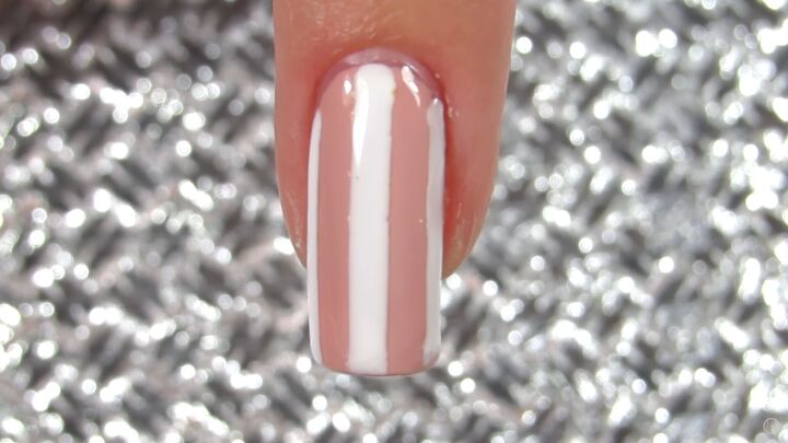 10 easy peasy nail art designs for beginners step by step tutorial, Stripey nail art design