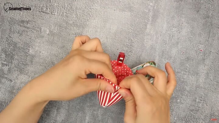 how to make a simple diy coin purse perfect gift idea, Clipping the lining to the outside