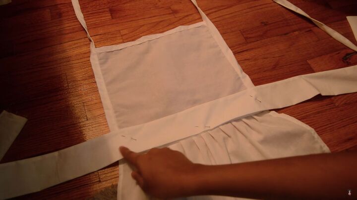 how to sew a charming alice in wonderland apron for an alice costume, Pinning the waistband to the apron