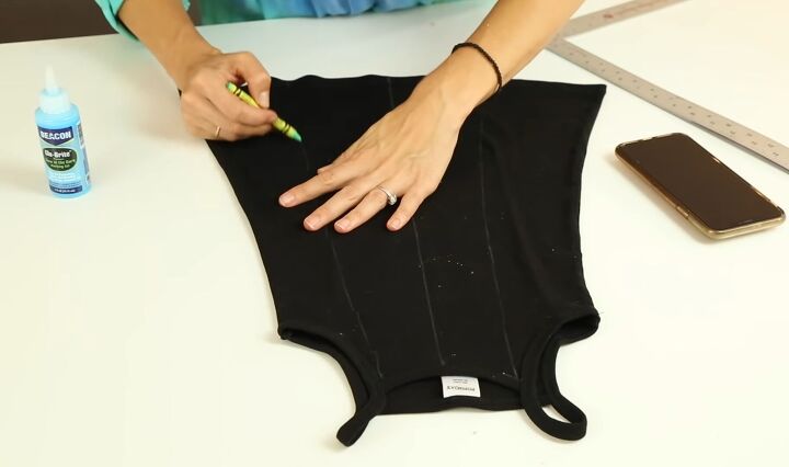 diy hack how to easily make glow in the dark halloween costumes, Marking lines on a black dress