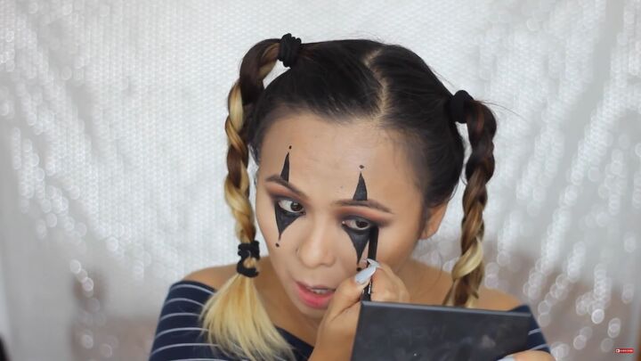 5 last minute diy easy halloween costumes you can do with makeup, Adding a dot at the tip of each triangle