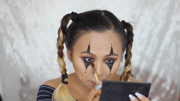 5 last minute diy easy halloween costumes you can do with makeup, Applying brown eyeshadow to create shadow