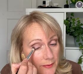 this warm autumn eye makeup for older eyes is perfect for fall, Blending eye makeup