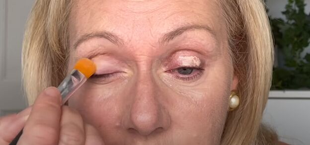 how to do a pretty soft autumn makeup look for mature women, Applying eye primer
