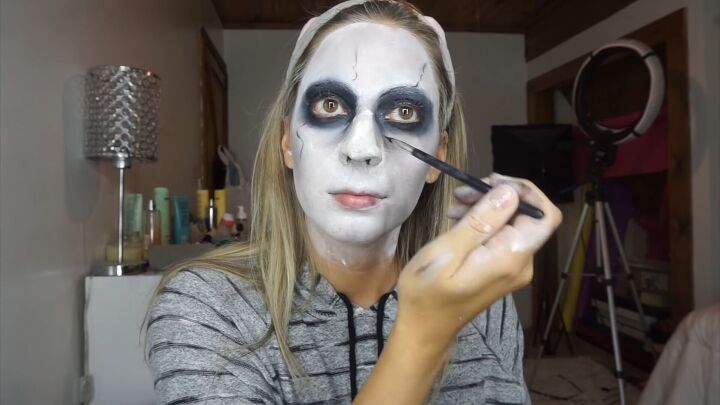 how to do super spooky makeup for a terrifying valak the nun costume, Painting veins for the Valak the nun makeup