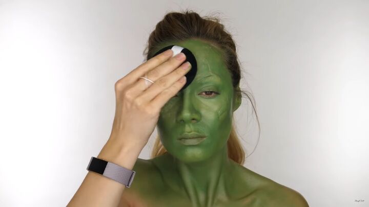 how to do perfect guardians of the galaxy gamora face makeup, Setting the Gamora face makeup