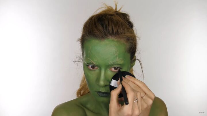 how to do perfect guardians of the galaxy gamora face makeup, Lining eyes with a black pencil