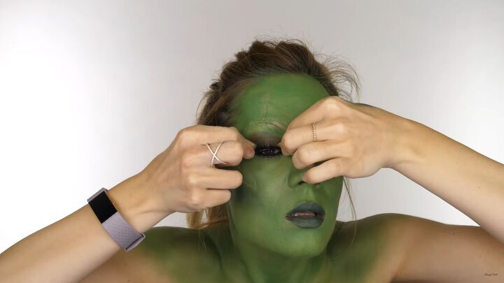 how to do perfect guardians of the galaxy gamora face makeup, Applying false eyelashes