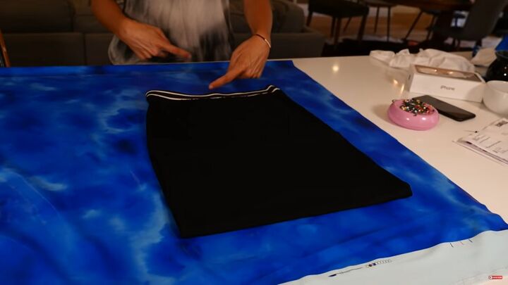 this fun no sew pretty woman costume diy is super easy to make, Tracing the skirt on the blue fabric