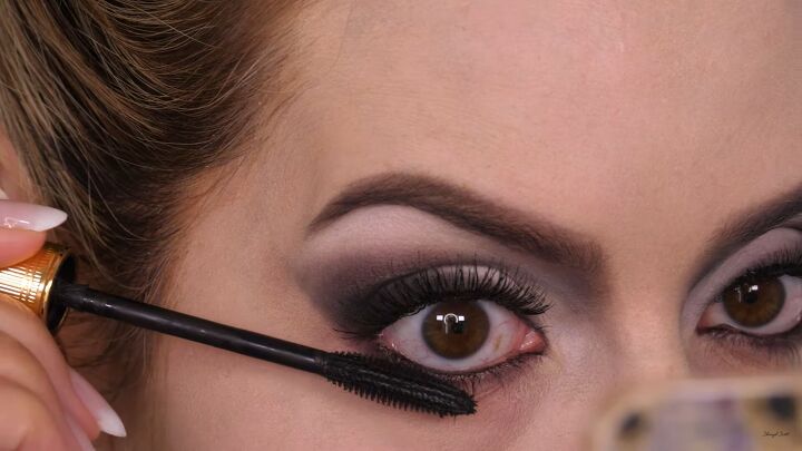 how to do fun diy cruella de vil makeup for halloween, Applying mascara to false eyelashes