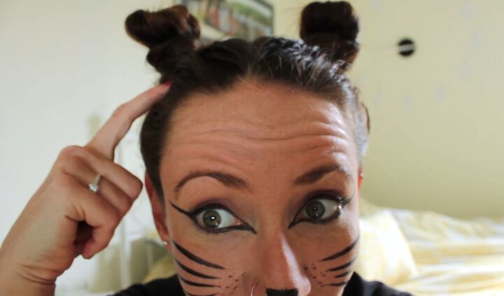 2 super easy halloween costumes you can make in 10 minutes, How to create cat ears with hair