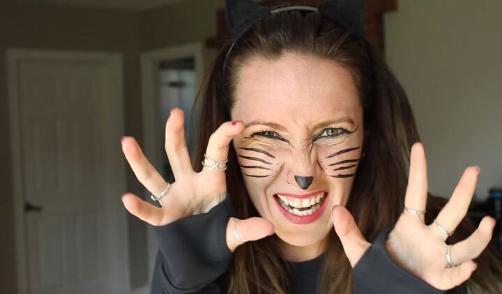 2 super easy halloween costumes you can make in 10 minutes, Easy DIY black cat costume for Halloween