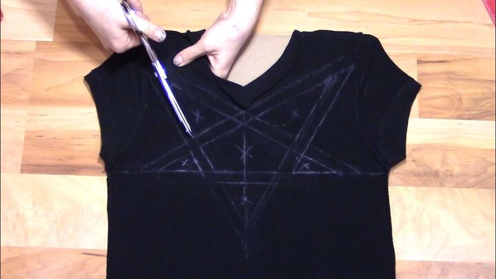 how to cut your t shirt neck into a witchy pentagram for halloween, How to cut your t shirt neck