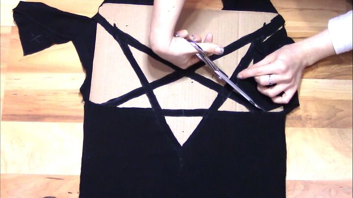 how to cut your t shirt neck into a witchy pentagram for halloween, Halloween t shirt cutting
