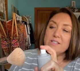 8 expert tips you need to know for setting cream makeup, Applying setting spray to a makeup brush