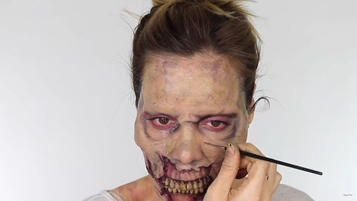 looking for a fun halloween look try this chilling zombie sfx makeup, Drawing veins onto the face