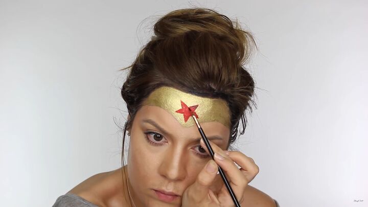 how to do effective comic book wonder woman makeup for halloween, Painting the red star in the center