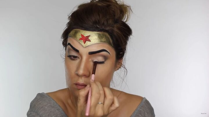 how to do effective comic book wonder woman makeup for halloween, Applying a nude color to the eyelids