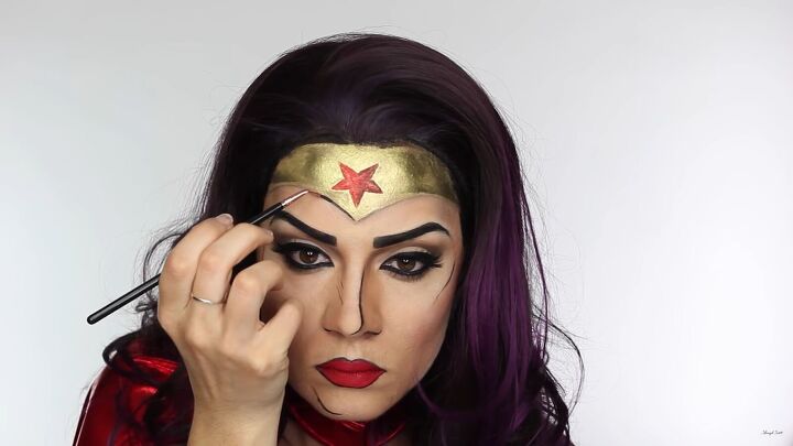 how to do effective comic book wonder woman makeup for halloween, How to do Wonder Woman hair and makeup