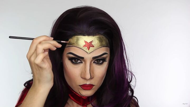 how to do effective comic book wonder woman makeup for halloween, Easy Wonder Woman makeup