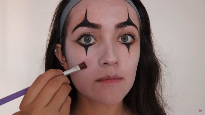 6 easy last minute halloween makeup ideas you can try at home, Applying pink blush