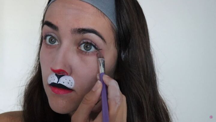 6 easy last minute halloween makeup ideas you can try at home, Applying pink eyeshadow