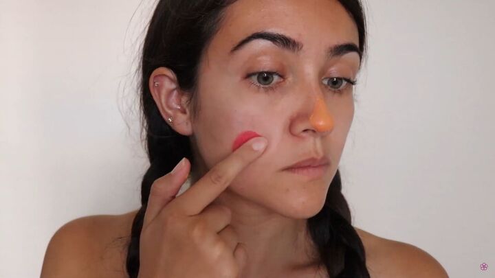 6 easy last minute halloween makeup ideas you can try at home, Applying orange face paint to the cheeks