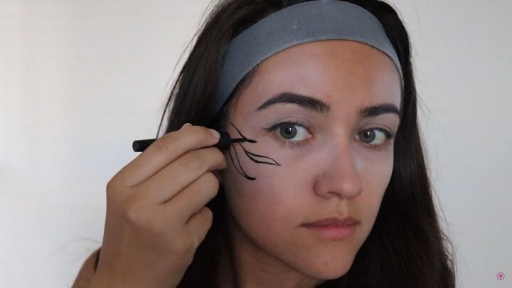 6 easy last minute halloween makeup ideas you can try at home, Drawing wavy lines on the face