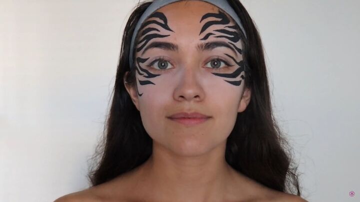 6 easy last minute halloween makeup ideas you can try at home, How to do easy zebra makeup