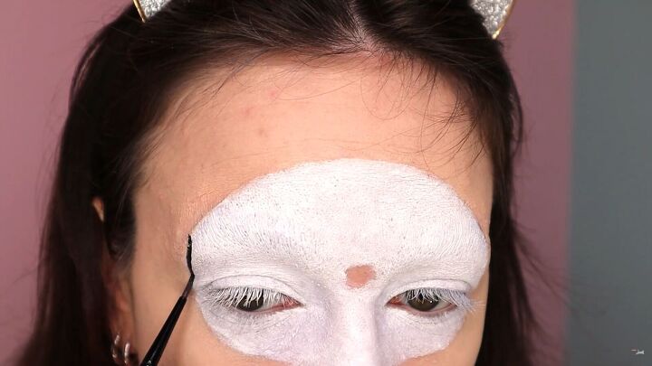 need a costume keep an eye on this leela of futurama makeup tutorial, Drawing around the eye with black eyeliner