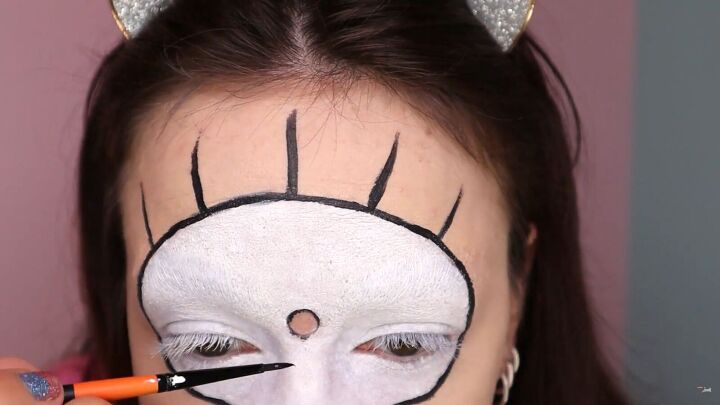 need a costume keep an eye on this leela of futurama makeup tutorial, Filling in the pupil with black eyeliner