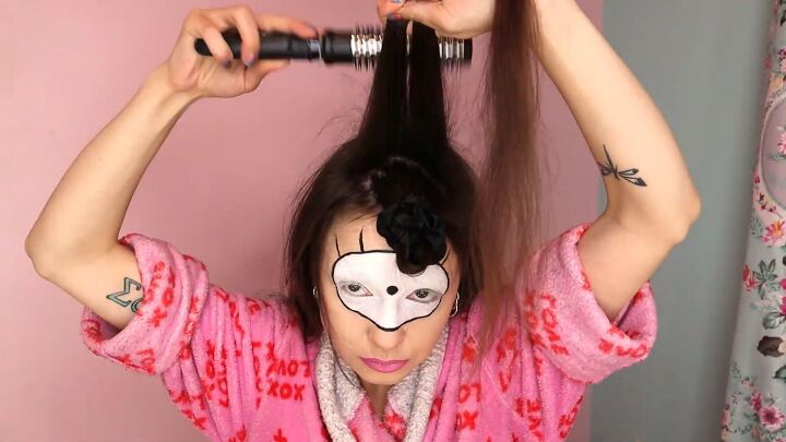 need a costume keep an eye on this leela of futurama makeup tutorial, Teasing hair