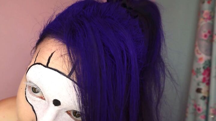 need a costume keep an eye on this leela of futurama makeup tutorial, Spraying the hair purple