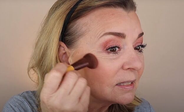 how to do the upstairs technique the best blush for mature skin, Applying blush with a smaller brush