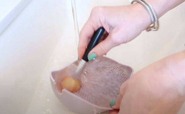 how to best clean makeup brushes and sponges quickly easily, Rubbing the brush against the tray bottom