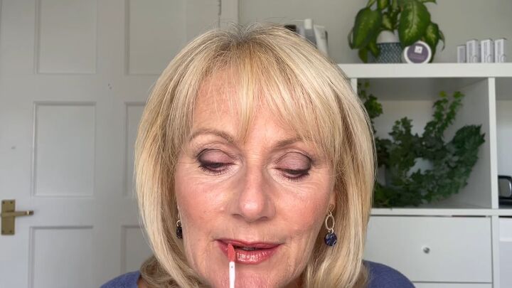 8 expert tips on applying lipstick for older women with thin lips, Applying lip gloss for older women