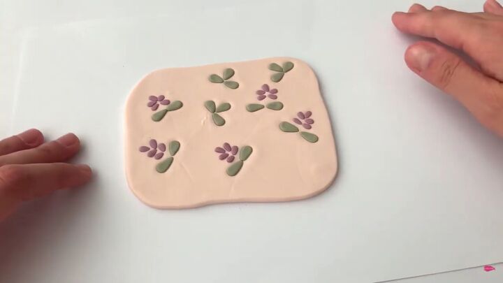 how to make cute polymer clay flower earrings using the slab method, Creating leaves on the slab