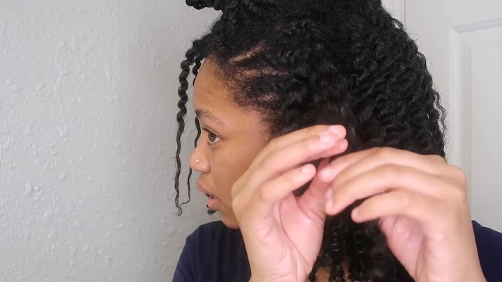 how to get a twist out absolutely perfect a step by step tutorial, Separating the curls with fingers
