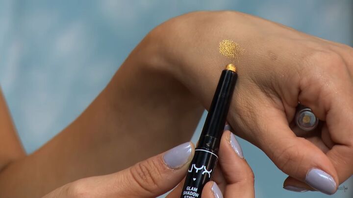 7 essential tips on how to apply eyeshadow glitter the classy way, How to use a glitter stick