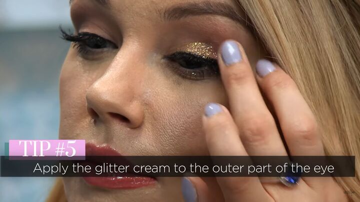 7 essential tips on how to apply eyeshadow glitter the classy way, How to apply glitter eyeshadow with fingers