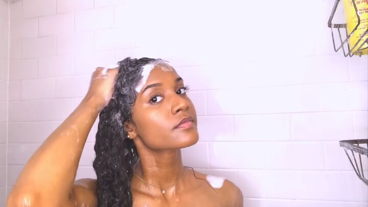 12 simple steps to the perfect wash go for type 3 natural hair, Shampooing hair in the shower