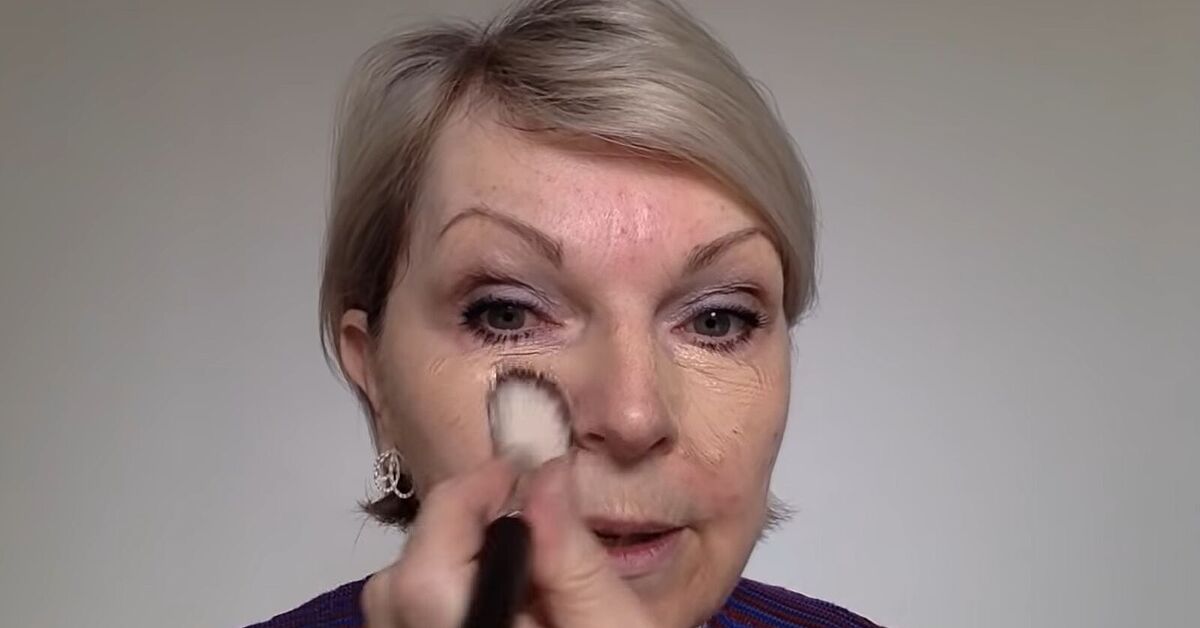 The Best Way to Apply Makeup on Mature Skin: Tips & Tricks Over 50