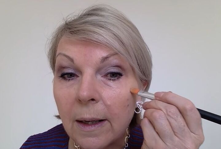 the best way to apply makeup on mature skin tips tricks over 50, Applying concealer to mature skin