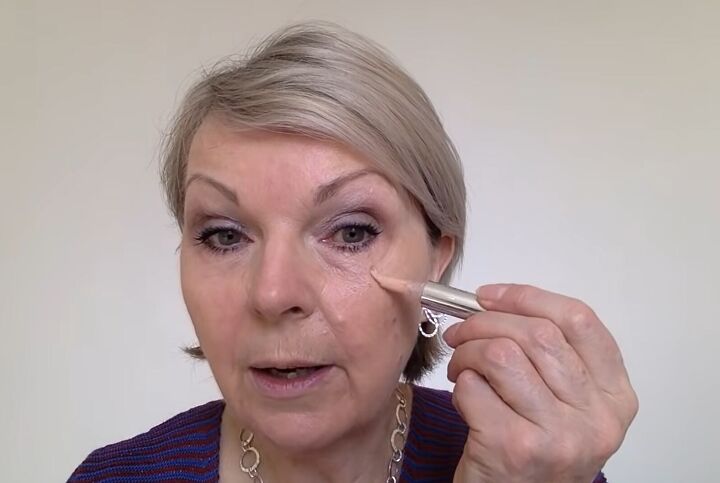 the best way to apply makeup on mature skin tips tricks over 50, Applying highlighter to older skin