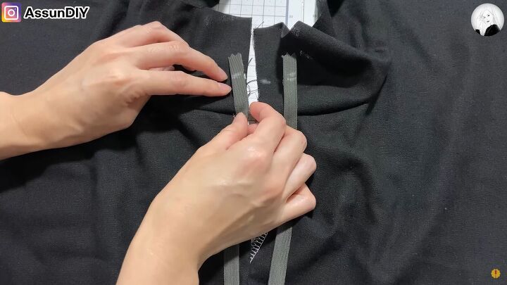 how to sew a high low skirt that can also be worn as an elegant cape, Placing the zipper on the seam