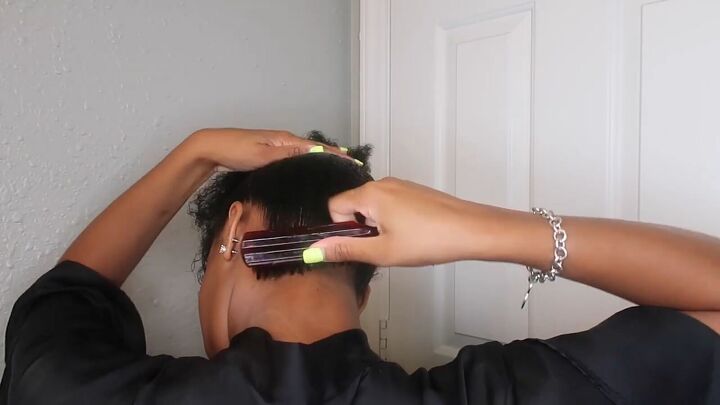 how to easily do a sleek top knot bun on natural hair, Brushing hair while applying gel